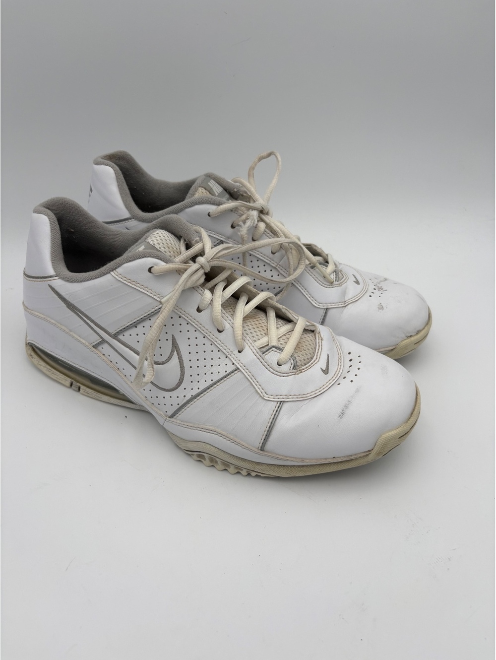 Nike Air Max Full Court Men 10.5 White Athletic Sneakers with Air Cushioning